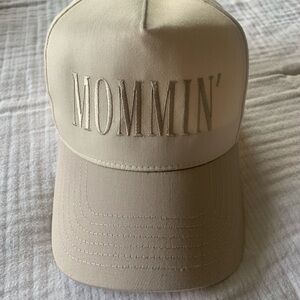 Mommin' Embroidered Baseball Cap - Cream
